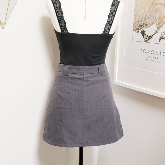 Preppy Grey Pleated Mini Skirt 🐺 FOLLOWIN - Picture 4 of 7